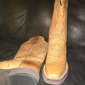 Justin tenko crepe size 7 worn once